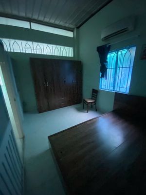 Let's rent out the original house.