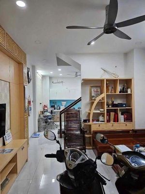 Nice three-story Phan Đăng Lưu, profitable - four bedrooms - three toilets