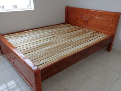 The apartment is a basic interior bedroom, hot water, bed, kitchen.