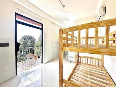 The balcony bed studio is right spkt - 4 Thủ Đức - Lê Văn Việt