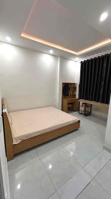 Two-four-tenth floor, 10 M has four bedrooms, four toilets available, Lê Văn Thọ at 14 million.