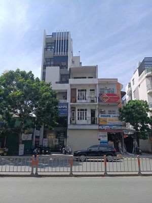 Rent one Bờ Bao Tân Thắng across from Japan: four-shot cast