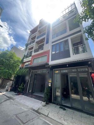 Nice house with elevators. Seven bedrooms, full interior —q bagged 1 A--tktq.