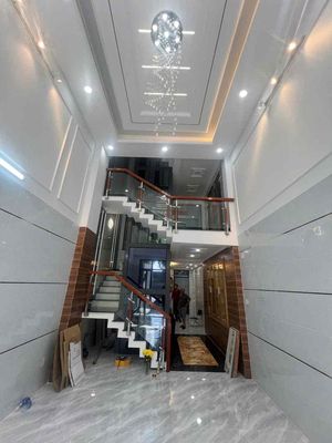 Nice house with elevators. Seven bedrooms, full interior —q bagged 1 A--tktq.