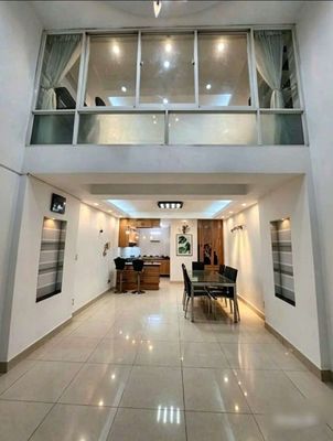Rent a new five-story house near Lý Thái Tổ Park, nice car lane.