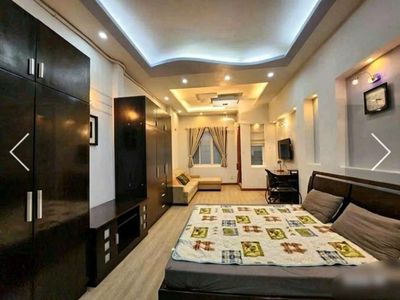Rent a new five-story house near Lý Thái Tổ Park, nice car lane.
