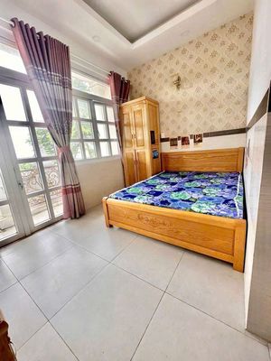 7 M long 20 M mansion - 10 bedrooms, 11 toilets