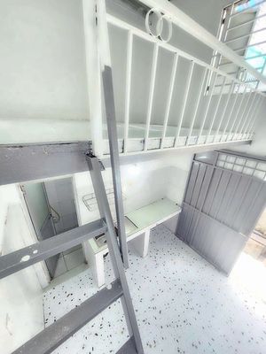The newly built boarding room is 20 meters wide.