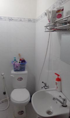 Uh, lady office-- Rent room--Phú Nhuận district.