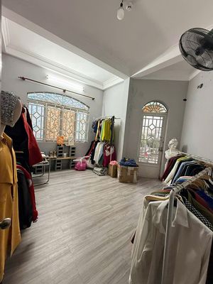 Rent one Lê Văn Duyệt floor. Two bedrooms. 8 million.