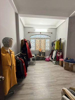 Rent one Lê Văn Duyệt floor. Two bedrooms. 8 million.