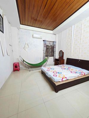 To rent Vườn Lài 4 x 20 MM 3 floors. There's four bedrooms, four toilets.
