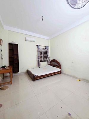 To rent Vườn Lài 4 x 20 MM 3 floors. There's four bedrooms, four toilets.