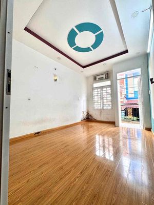 The House of Tet. Two bedrooms. Three toilets. Seven million.