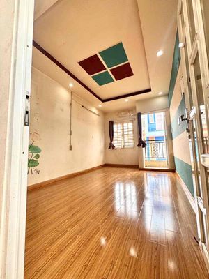 The House of Tet. Two bedrooms. Three toilets. Seven million.