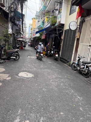 Rent an alley house near Phú Nhuận-Huỳnh Văn Bánh 4 x1 3rd floor bedroom