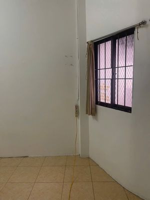 Rent a cheap room in 1st, area 20 square meters.