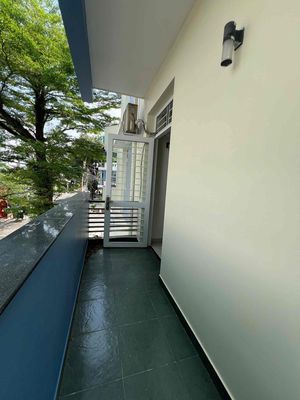 5 x 18 m kc 3/5 panels 500 meters from the escalator
