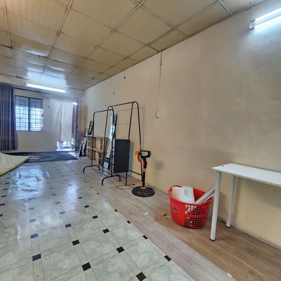 Rent the entire house in front of the 4th floor, 3rd bedroom, 10 million.