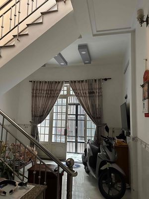 New original renter of 47th Street border of Peace