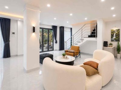 rents a high-end Nguyễn Gia Trí villa – Bình Thạnh