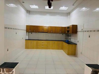 Rent 90 Bạch Đằng 10 x 10 meters, 3 bedrooms, 3 toilets cost 20 million