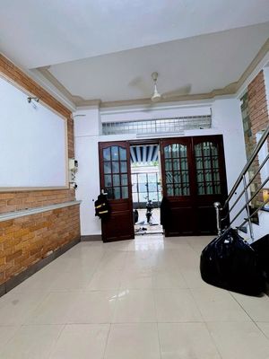 Rent a Trần Hữu Trang cash house in Phú Nhuận district.