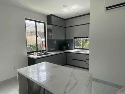 Renting a Valora Kikyo Quận 9-style mansion, empty new home.