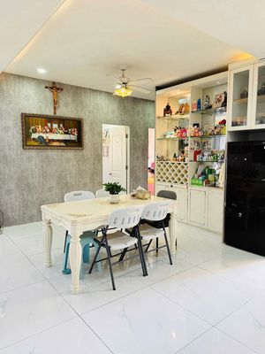 Need to rent an upper apartment full of furniture 3 bedrooms 122 meters