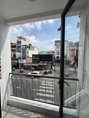 Share is on the second floor of Lý Thái Tổ.
