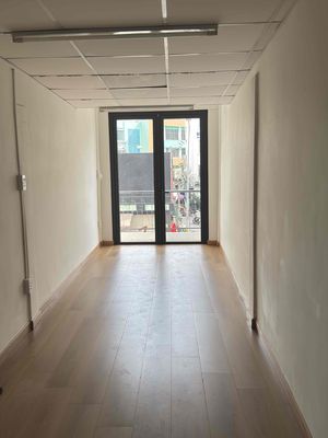 Share is on the second floor of Lý Thái Tổ.