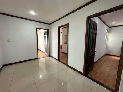 Need to rent a Quốc Cường Gia Lai 1 apartment, three bedrooms, high-size, straight in.