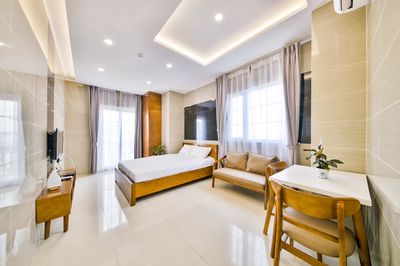 upper apartment has gyms, elevators, car vaults/ dv guard rooms pxl