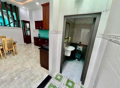 3 floors down the alley. 8 meters of garden - rent 12 million a month - 4 bedrooms