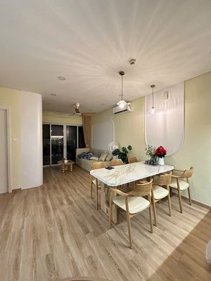 Rent a nice big room. Two bedrooms. 9.5 million.