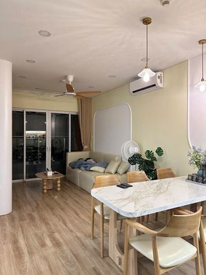 Rent a nice big room. Two bedrooms. 9.5 million.