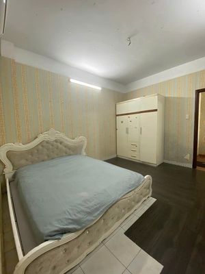Renting apartment 1st, Bến Vân Đồn district 4, 2 bedrooms, price: 12 million a month.