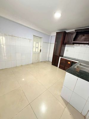 5 story house, Lạc Long Quân F8, on Tân Bình. 4 x14 6 bedrooms, 4 toilets