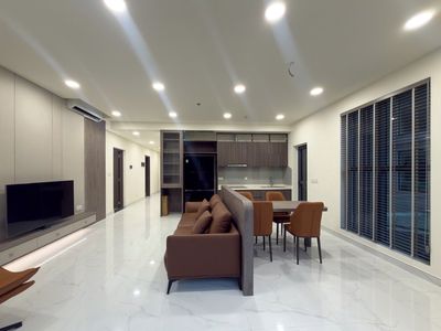 Diamond Centery, Celadon City, 3 bedrooms, 3 balcony toilets 6 meters 25 million.