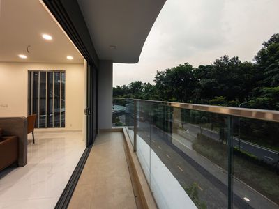 Diamond Centery, Celadon City, 3 bedrooms, 3 balcony toilets 6 meters 25 million.