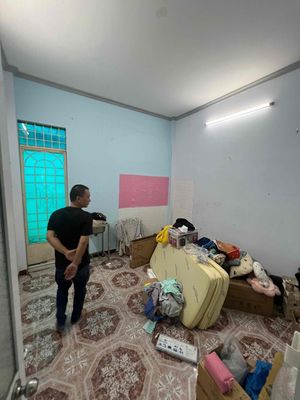 The easy - to - do owner needs a long - term rent