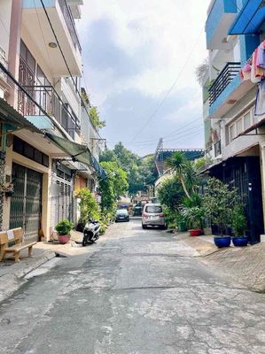 Rent a Độc Lập sugar house. One foot, one float, two new floors.
