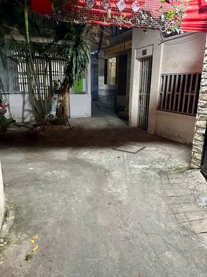 Rent a one-story house, two bedrooms, 37th A.J.Z.0 in the town.
