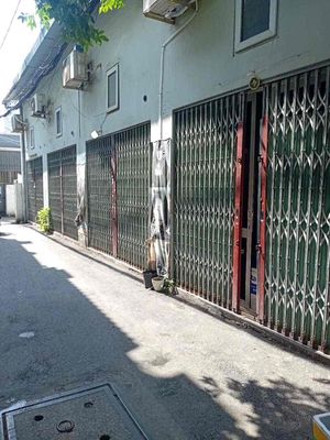 Rent a hotel in an alley.
