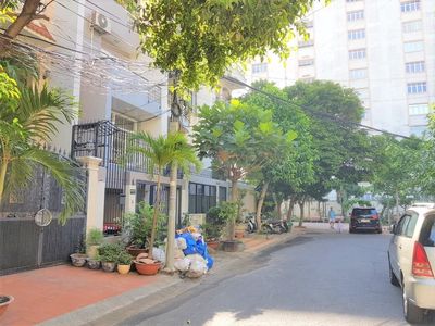 The dorm doesn't need a stake right near the airport on Huỳnh Lan Khanh,Q.tb.