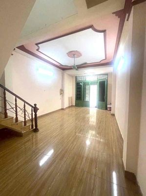 The floor of 4 12 M has two bedrooms. Two toilets.