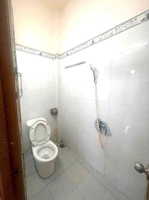 The floor of 4 12 M has two bedrooms. Two toilets.