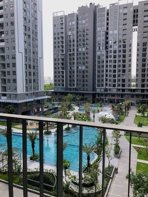 Hire two bedrooms; It's only nine million a month. Hei Xiang, check the house