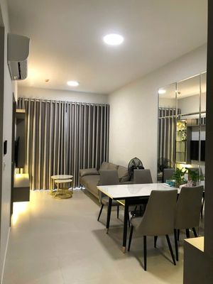 Hire two bedrooms; It's only nine million a month. Hei Xiang, check the house
