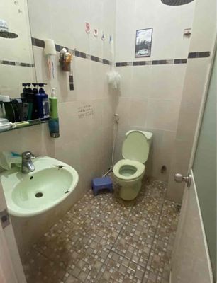 The room has its own toilet, in the district of three chess markets near hcmue, sgu, ueh, vhu, Huflit,